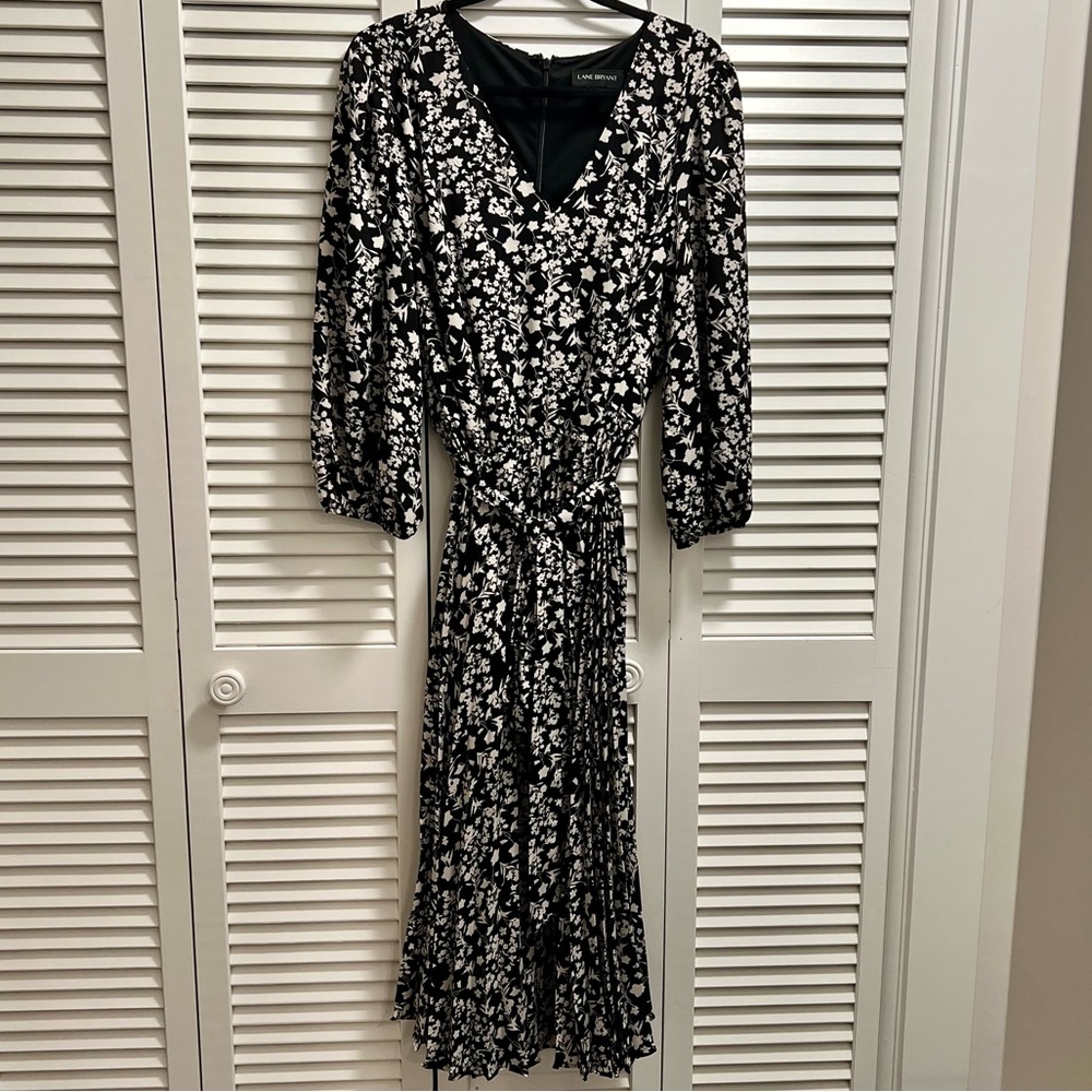 Lane Bryant black and white floral pleated dress
